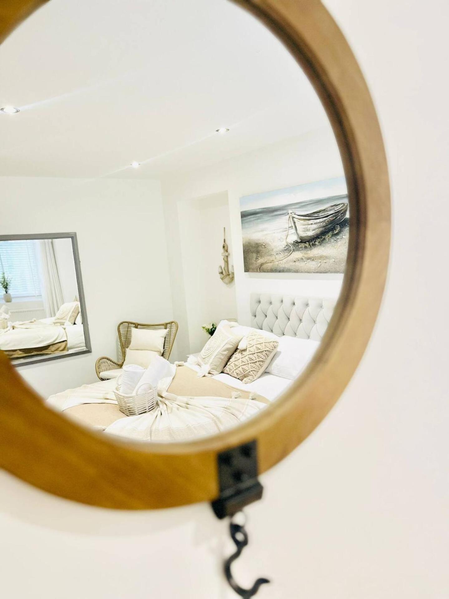 Stunning 3 Double Bedroom Beach Front Apartment Portsmouth Exterior foto